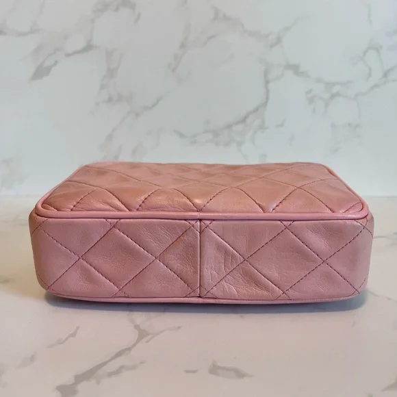 SOLD Small Vintage CHANEL Pink Lambskin Camera Bag - Picture 4 of 13